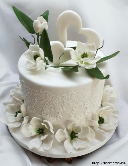 Свадебный торт с белыми магнолиями (10) (449x584, 111Kb)