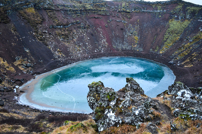  Кратерное озеро Керид находится в Исландии