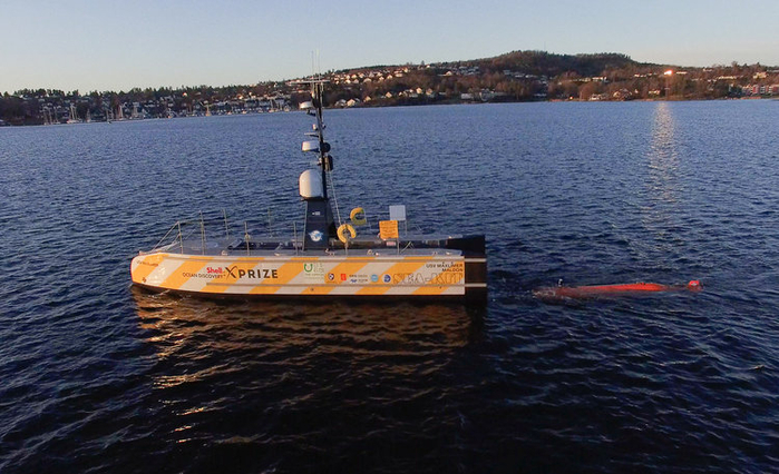 AUV-launching-from-USV (700x426, 338Kb)