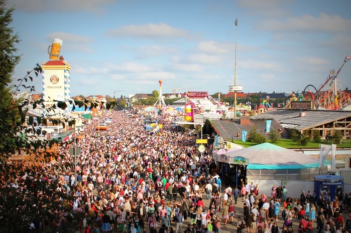 people-crowd-festival-bavaria-munich-oktoberfest-1046457-pxhere.com_ (700x465, 156Kb)
