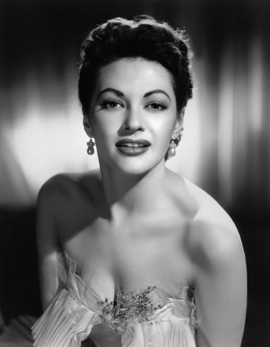 796 Yvonne De Carlo   (544x700, 133Kb)
