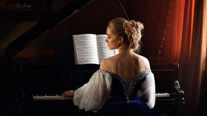 anna-shuvalova-irina-devushka-plate-poza-roial-pricheska (700x393, 60Kb)