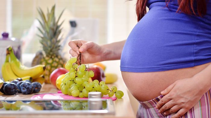 Полезная и вредная еда во время беременности/3290568_Produktyvovremyaberemennosti (700x393, 41Kb)