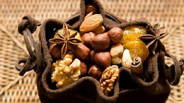 Many-nuts-cinnamon-walnut-sack_2560x1440 (588x331, 207Kb)