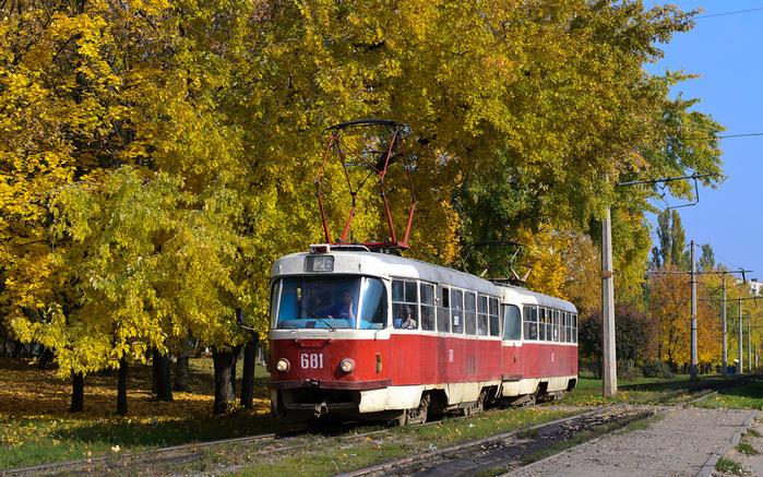 трамвай, уходящий в осень 6 (700x437, 615Kb)