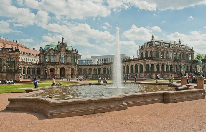 dvorcovyy_ansambl_cvinger_zwinger (700x449, 318Kb)