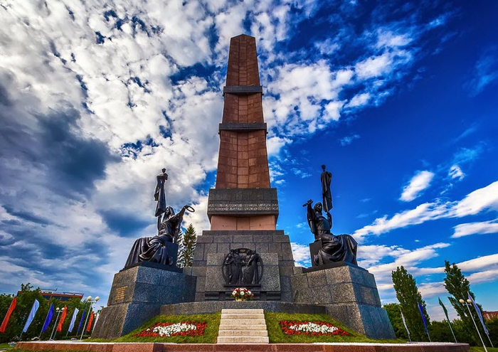 monument-druzhby (700x495, 409Kb)