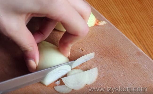 3937411_PrigotovleniesalataMuzhskiegryozysgovyadinoj_SHag1min (650x401, 24Kb)