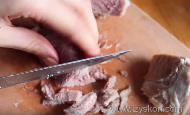 3937411_PrigotovleniesalataMuzhskiegryozysgovyadinoj_SHag3min (650x395, 18Kb)