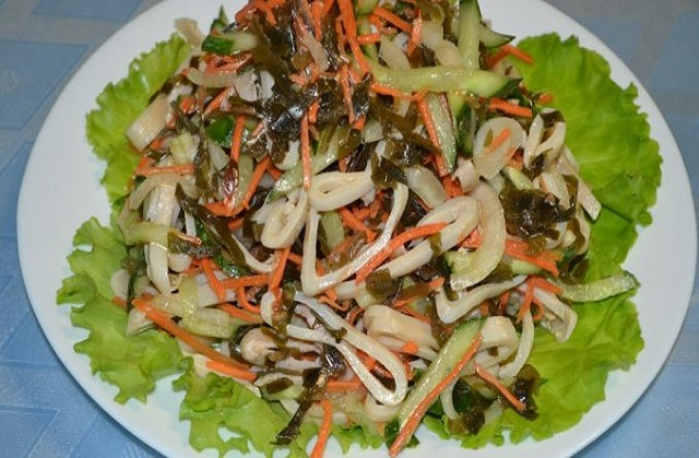 салат из кальмаров и корейской морковью (640x420, 293Kb)