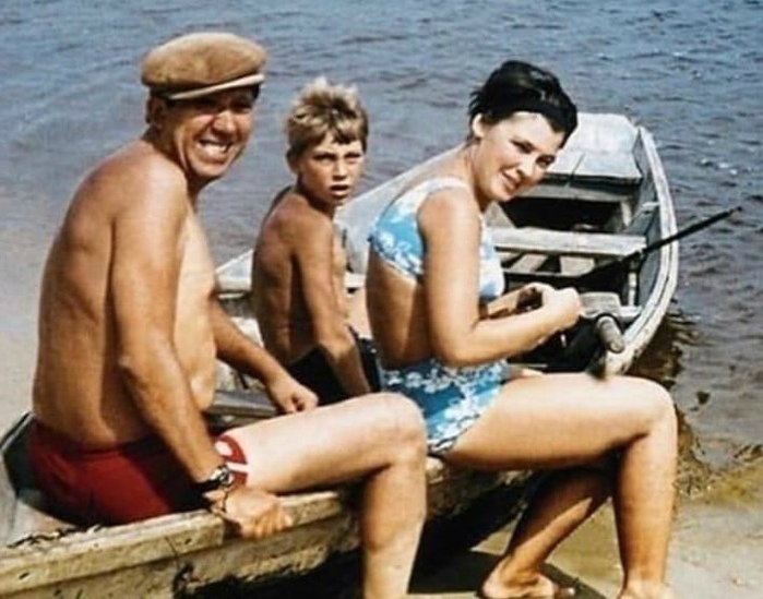 Знаменитый актёр Юрий Никулин на отдыхе с семьёй