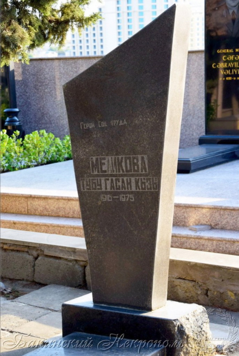 Melikova_Tubu_Gasan_kyzy_tomb (469x700, 343Kb)