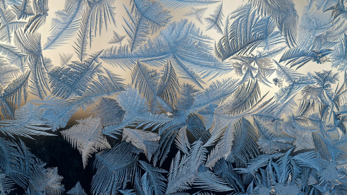 мороз рисует на стекле 8 (700x393, 462Kb)