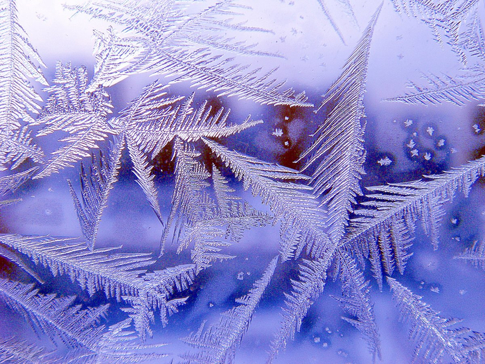 мороз рисует на стекле 21 (700x525, 655Kb)
