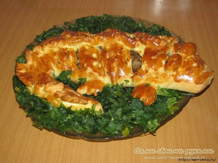 Новогоднее блюдо - пирог Чудо Дракон (1) (700x525, 200Kb)
