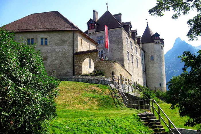 замок Грюйер Швейцария 28 (700x466, 450Kb)
