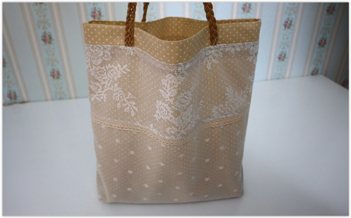Популярные модели соломенных сумок, сочетание с разными стилями