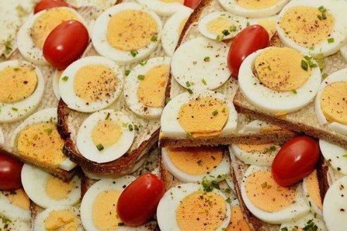 Наивные вопросы про яйца: когда есть, как готовить, кому вредно?