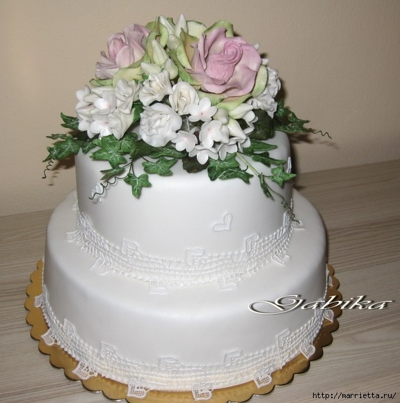 Праздничный торт с розами из сахарной мастики (12) (575x579, 182Kb)