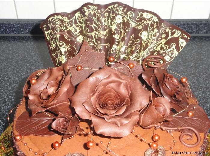 Розы из шоколадной мастики для торта (1) (700x520, 338Kb)
