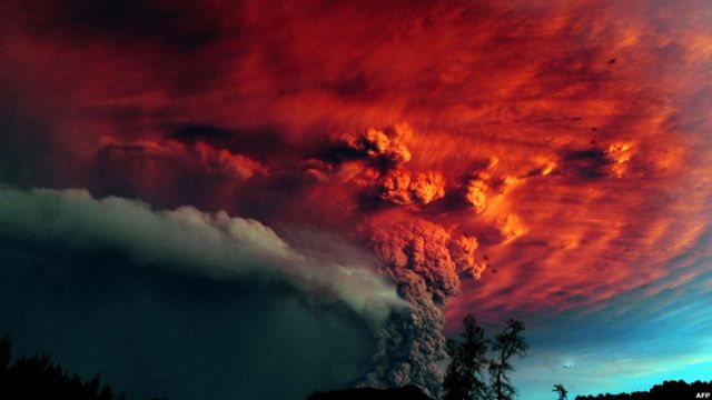 110606125325_volcano_pic1_976x549_afp (640x360, 155Kb)