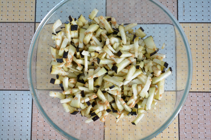 пикантный салат с жареными баклажанами 3 (700x466, 430Kb)