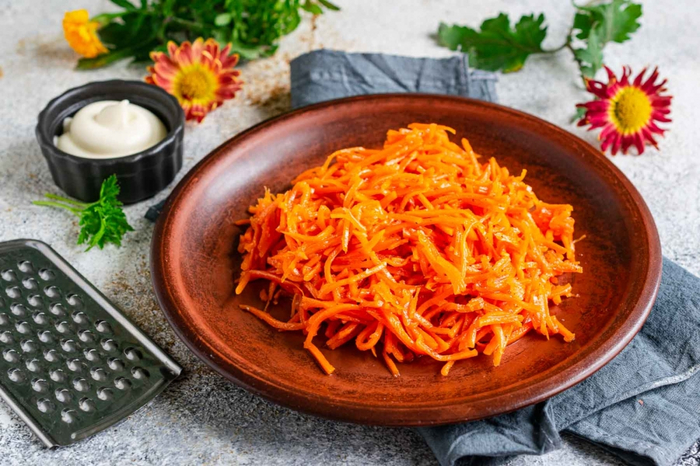 простой и быстрый салат из крабовых палочек и корейской моркови 4 (700x466, 416Kb)