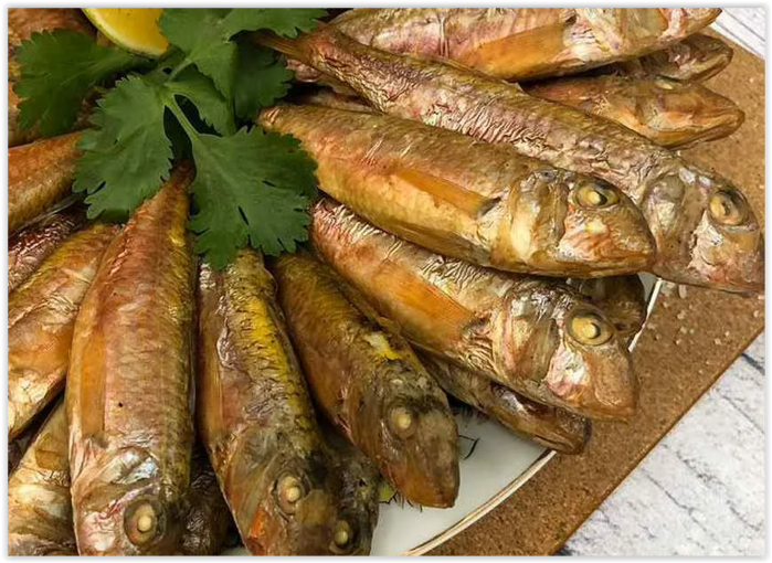 Рецепты салатов с рыбой горячего копчения