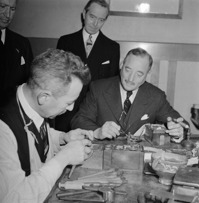 Oppenheimer1945 (689x700, 258Kb)