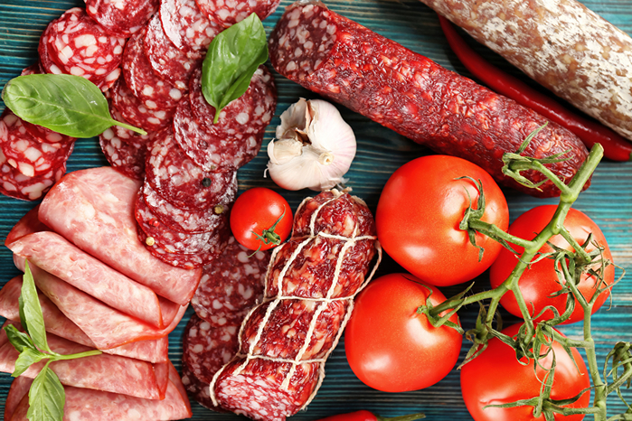 Meat_products_Sausage_Tomatoes_Garlic_Sliced_food_546038_1280x853 (700x466, 586Kb)