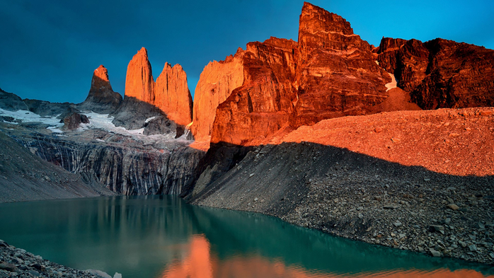 Laguna Torre and Granite towers of Torres del Paine at sunrise, Patagonia, Chile (700x393, 377Kb)