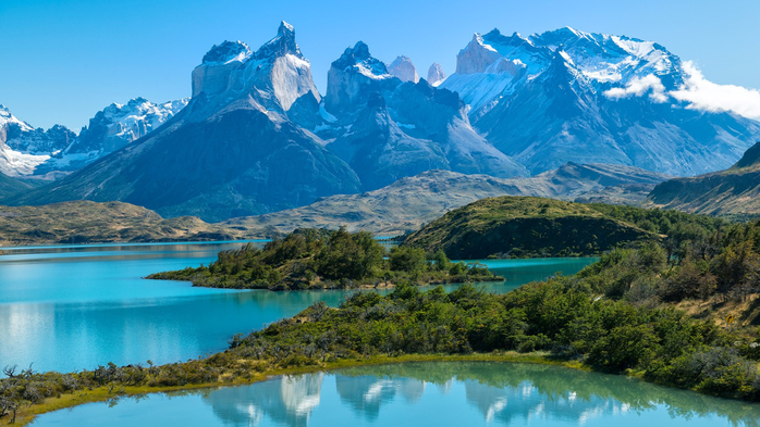 Lake Lago Pehoe and Los Cuernos, Torres del Paine National Park, Patagonia, Chile (700x393, 388Kb)
