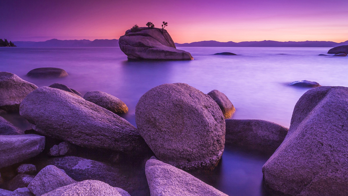 Lake Tahoe in purple sunset, Sierra Nevada, USA (700x393, 323Kb)