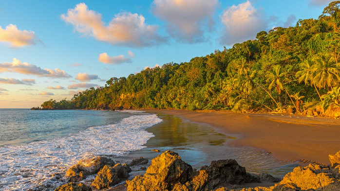 Sunset along the coast of the Osa Peninsula in the Corcovado National Park, Costa Rica (700x393, 425Kb)