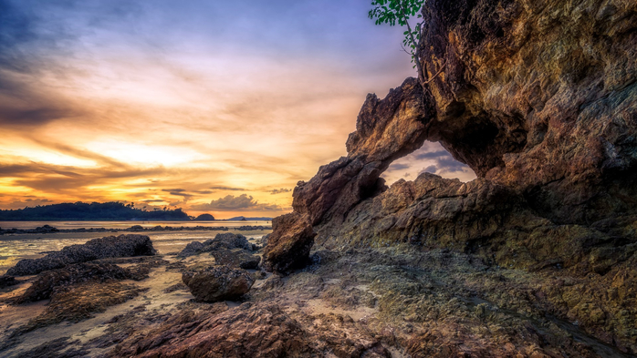 Sunset at Kao Kwai Beach (Buffalo Beach) at Payam Island (Koh Payam), Ranong, Thailand (700x393, 360Kb)