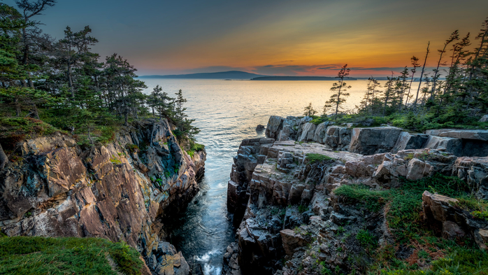 Sunset at Ravens Nest looking towards Acadia National Park and Cadillac Mountain, Maine, USA (700x393, 410Kb)