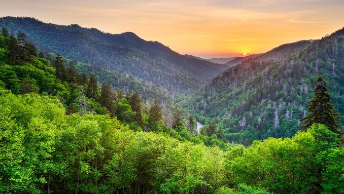 Sunset at the Newfound Gap in the Great Smoky Mountains, Tennessee, USA (700x393, 439Kb)