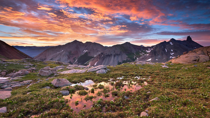 Sunset sky reflected in still rural lake, Telluride, Colorado, USA (700x393, 435Kb)