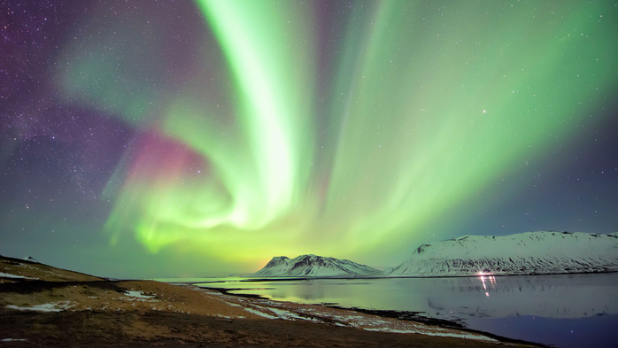The aurora borealis at a fjord in the Snæfellsnes Peninsula, West Iceland (700x393, 282Kb)