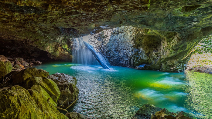 The cave of Natural Bridge, Springbrook National Park, Queensland, Australia (700x393, 420Kb)