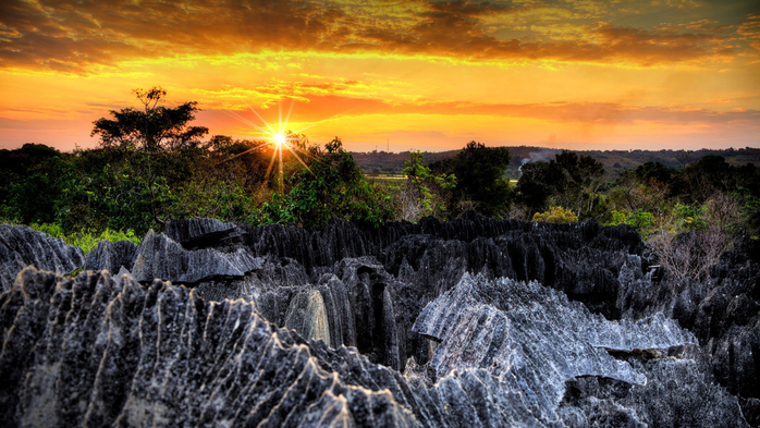 Tsingy de Bemaraha Strict Nature Reserve in Madagascar (700x393, 406Kb)
