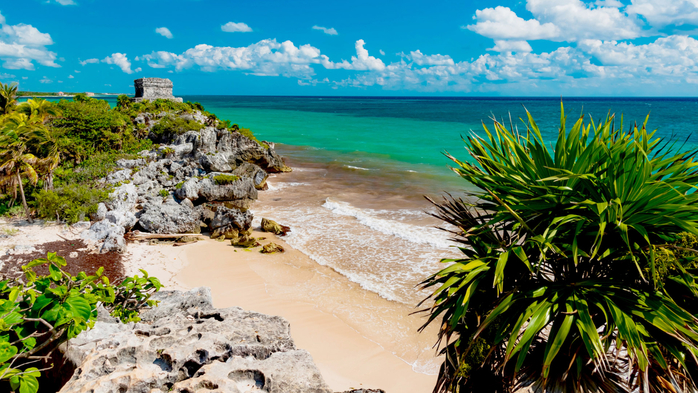 Tulum beach in Mexico surrounded by Mayan temples, Mexico (700x393, 468Kb)