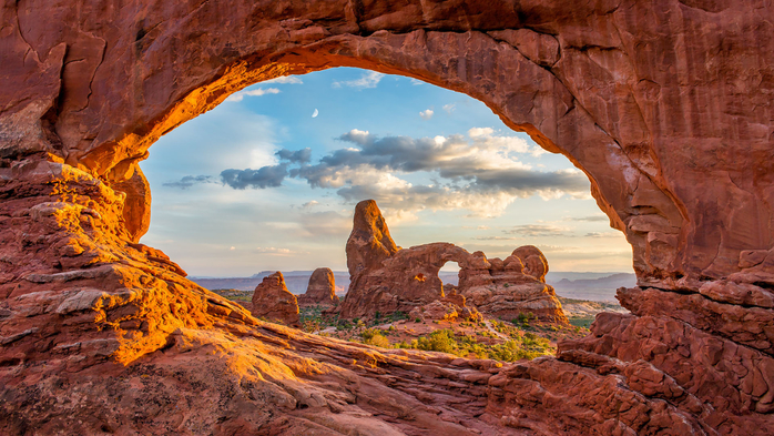 Turret arch view through the North Window at Arches National Park, Utah, USA (700x393, 451Kb)