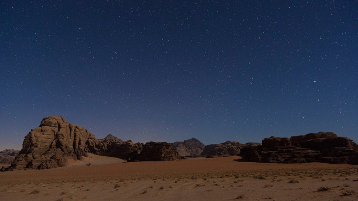 Desert landscape with rocks and mountains under a starry sky, Wadi Rum, Jordan (700x393, 247Kb)