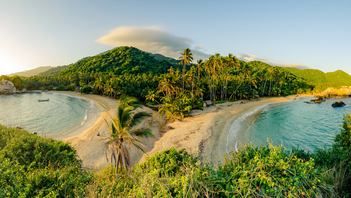 Early morning on a beach in Tayrona National Park, Colombia (700x393, 432Kb)