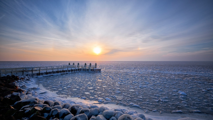 Frozen lake with an icy jetty during sunrise, north Holland, Netherlands (700x393, 290Kb)