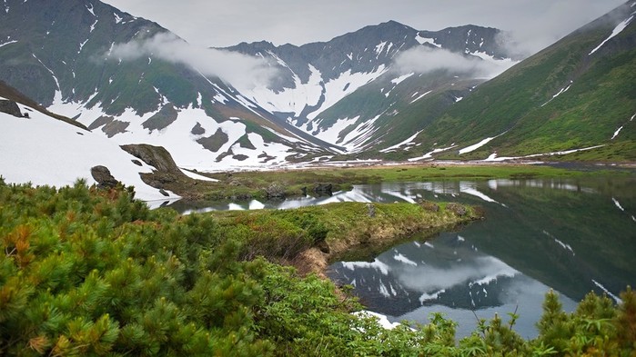 Glaciated valley, Yuzhnaya Glubokaya Bay, Kamchatka, Russia (700x393, 95Kb)