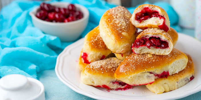 pirozhki-s-vishnei-5 (700x350, 305Kb)