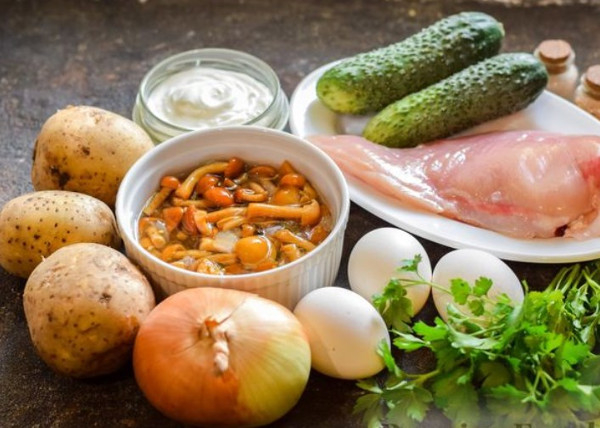 пикантный салат с курин,м филе и маринованными опятами 1а (600x428, 222Kb)