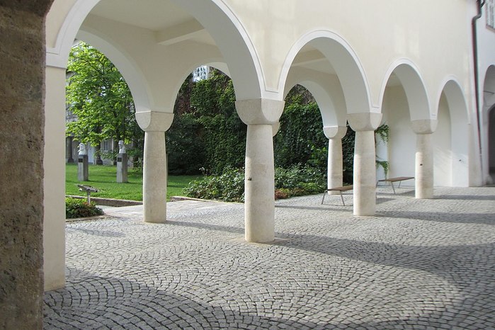 Der Burggarten im Innenhof (900x666, 95Kb)